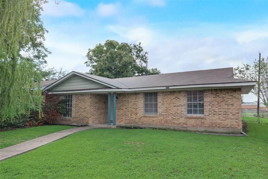 Photo of 2529 Belhaven Drive, Mesquite, TX 75150 (MLS # 21072374)