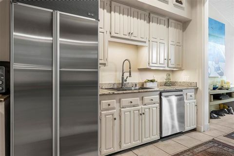 Tiny photo for 3424 GILLESPIE #5, Dallas, TX 75219 (MLS # 21188429)