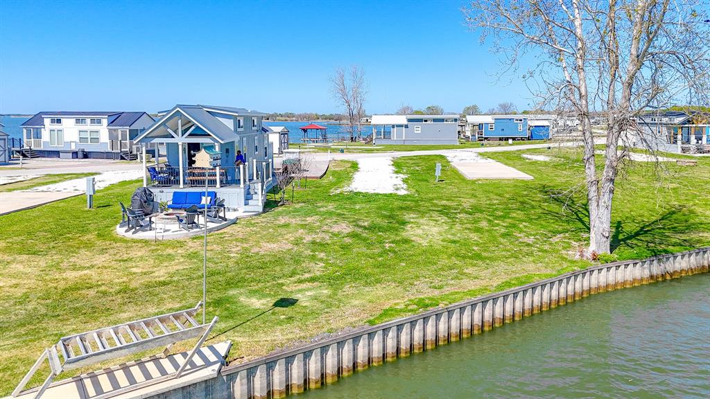 Peninsula Point - Land