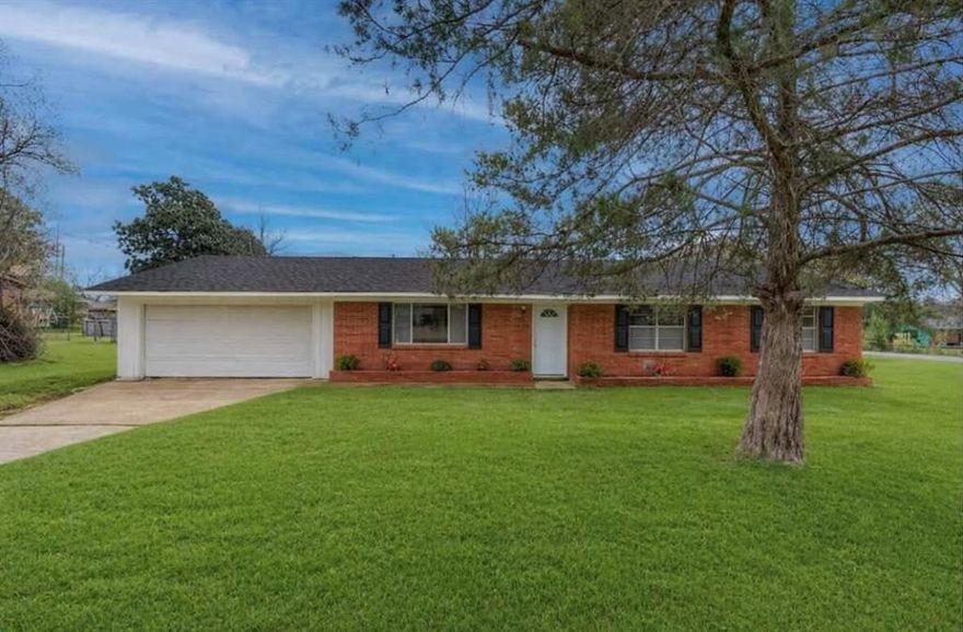 Welcome home to this mid-century beauty at 620 Durwood Dr., Minden, LA, situated on a large corner lot with plenty of open space. This fully renovated brick home offers approximately 1,594 sq ft with 3 bedrooms, 2 bathrooms, brand-new flooring, fresh paint, and abundant natural light. Enjoy a spacious living room and dining area, along with a kitchen featuring ample cabinet space and a utility room. The primary bedroom includes a very nice private bathroom. Outside, you’ll find a covered patio, large backyard, and a storage shed that remains. Complete with a double car garage and located near good Minden schools, this home is move-in ready. Schedule your showing today.