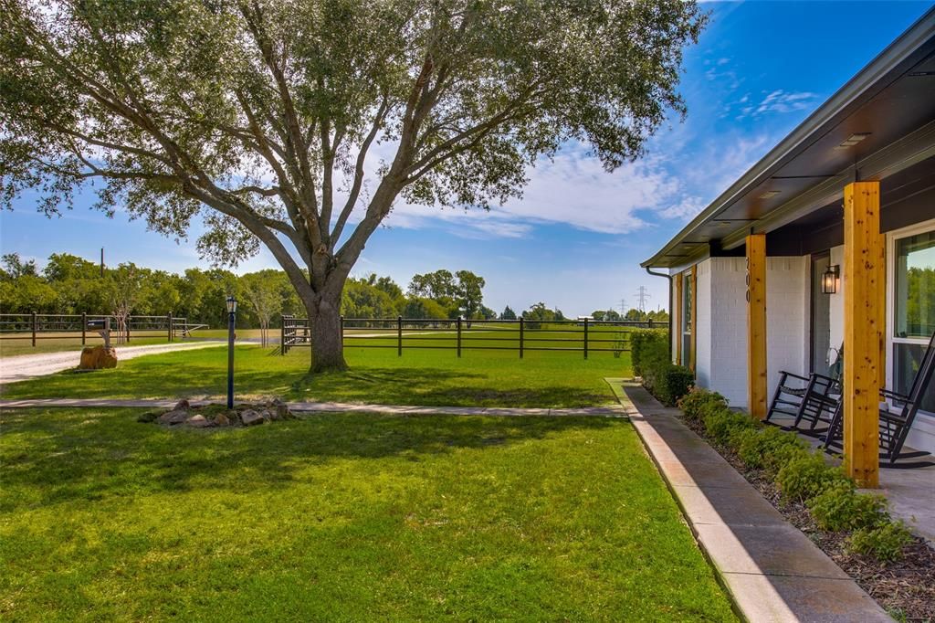 Photo of 200 Sunview Street, Sunnyvale, TX 75182 (MLS # 20394941)