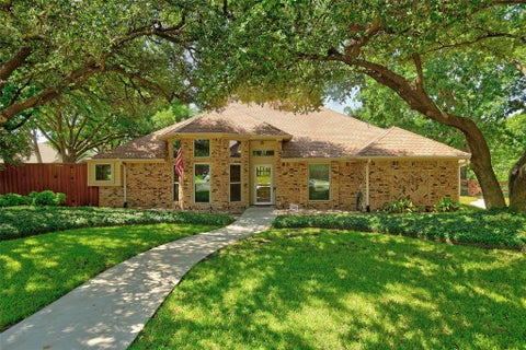 Photo of 920 Raywood Circle, Plano, TX 75075 (MLS # 21388207)