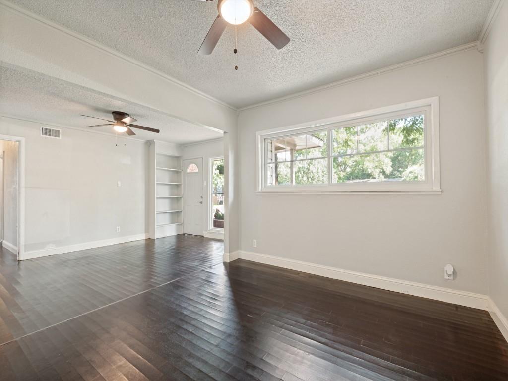 913 W Inwood Drive