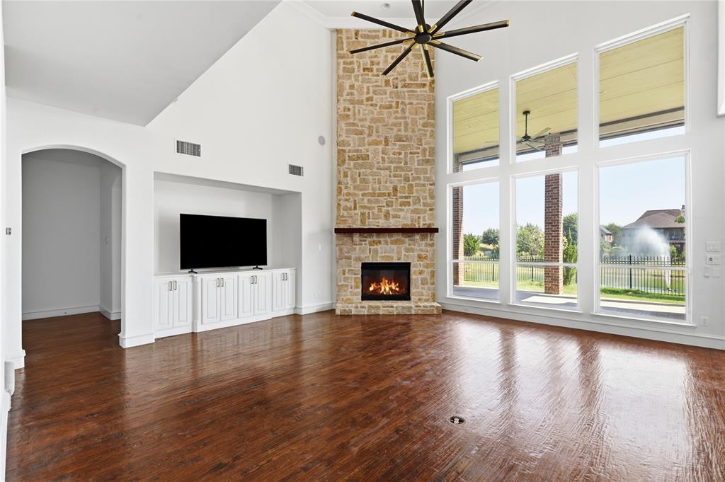 3313 Lochside