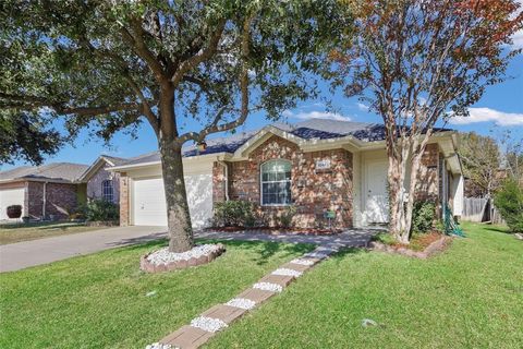 Photo of 10425 Lake Brook Drive, Fort Worth, TX 76053 (MLS # 21098616) Photo of 10425 Lake Brook Drive, Fort Worth, TX 76053 (MLS # 21098616)