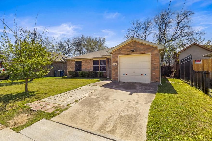 Beautifully maintained 4-bedroom, 2-bath home built in 2011, offering modern comfort in a prime location. Conveniently situated just minutes from downtown Dallas, the vibrant Bishop Arts District, and the popular Trinity Groves dining area. Enjoy easy access to a wide variety of great restaurants, shopping, and entertainment. This home combines space, location, and lifestyle—perfect for today’s buyer!