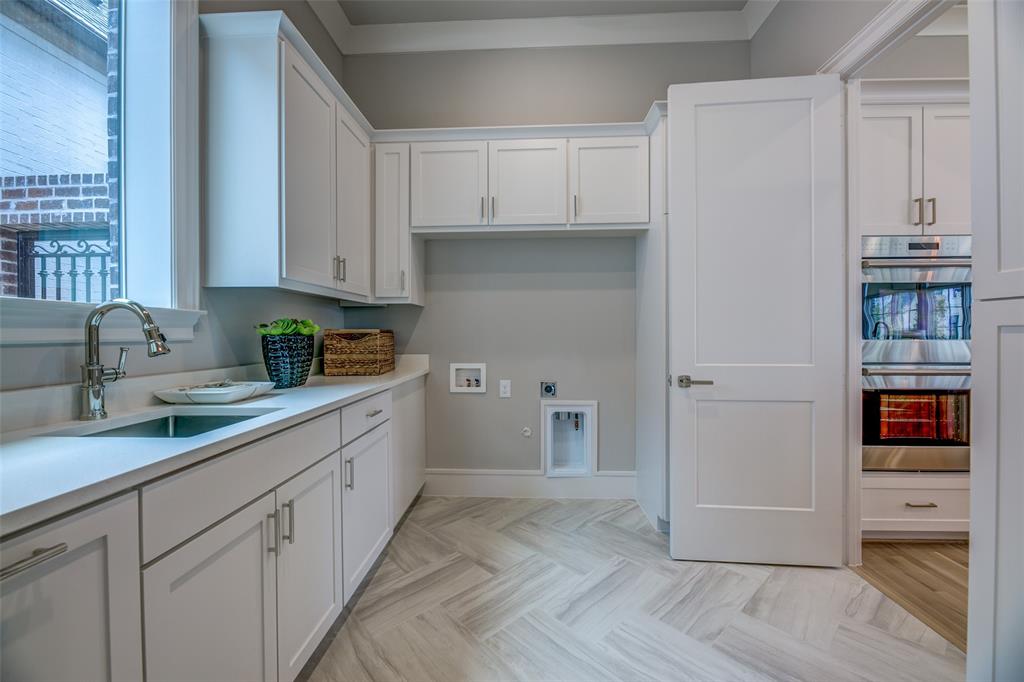 Lawn at Glen Abbey - Residential