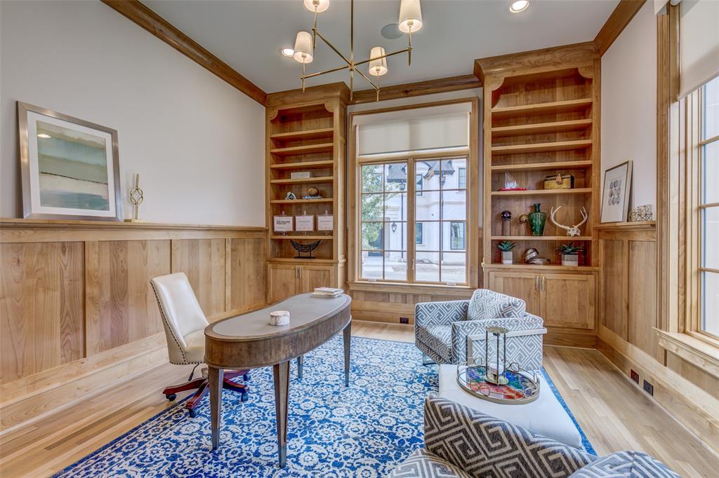 Lawn at Glen Abbey - Residential