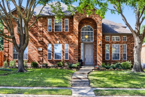 Photo of 8121 Fountain Springs Drive, Plano, TX 75025 (MLS # 21401036)