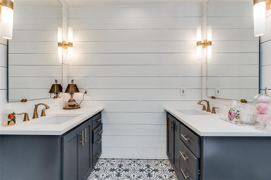 LOCHWOOD MEADOWS - Residential