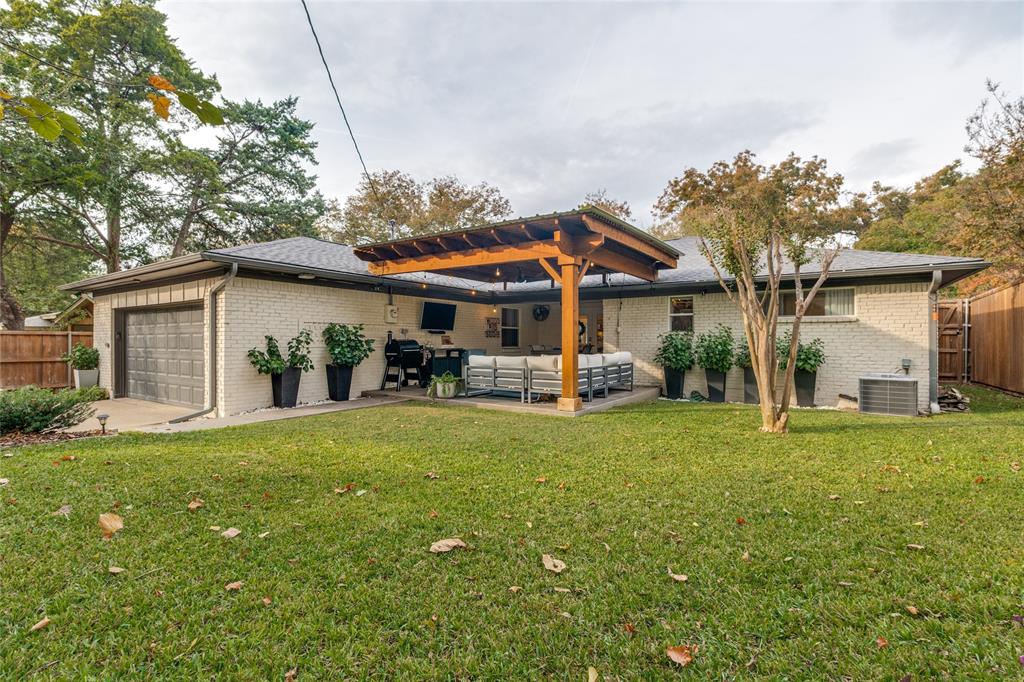 LOCHWOOD MEADOWS - Residential