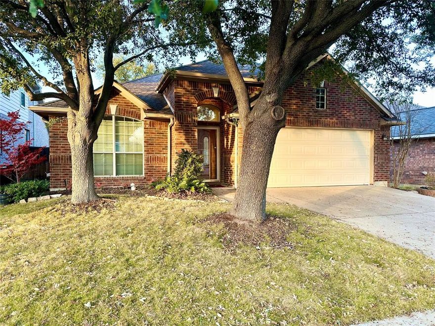 **Move-in ready - Freshly updated Home in Stonebridge Ranch ** New kitchen counters, bath vanities, and wood-look flooring throughout! Open floor plan with split primary suite, spacious eat-in kitchen, and inviting living areas. Primary retreat features bay windows, jetted tub, double vanity, and walk-in closet.

Enjoy all the Stonebridge Ranch amenities — trails, tennis, beach-style pool, and more. Ring doorbell and refrigerator included. Zoned to top-rated McKinney ISD, minutes from Eldorado Pkwy, H-E-B, dining, and entertainment.