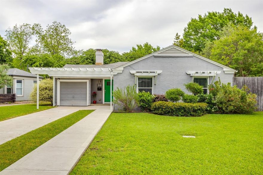Nestled in the desirable Ridglea North neighborhood, this darling bungalow offers timeless appeal with wide, tree-lined streets and a truly walkable setting. Just steps from Berney Park and the dining and shopping of Ridglea Village, you’ll enjoy easy access to the Cultural District, Camp Bowie, and Ridglea Country Club.
Inside, the home features a bright and spacious primary suite tucked privately off the kitchen, complete with abundant natural light and peaceful backyard views. Two additional guest bedrooms are situated toward the front of the home and share a well-appointed bathroom with an oversized double shower.
The open-concept living and kitchen area creates an inviting space for entertaining, with a seamless flow to the backyard. Step outside to the covered porch—an ideal spot for outdoor dining, relaxing, working from home, or simply unwinding in comfort.
You will love this location!