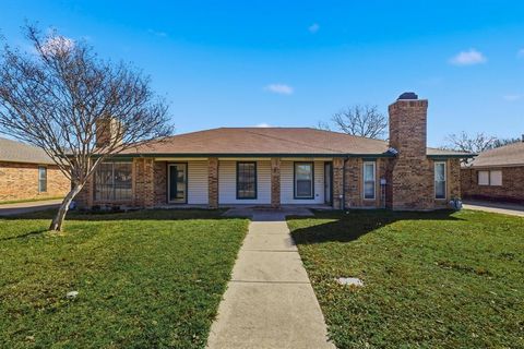 Photo of 5722 Westchase Drive, North Richland Hills, TX 76180 (MLS # 21176216)