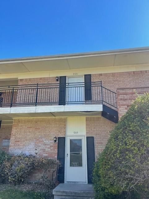5051 Ridglea Lane 906 Fort Worth TX 76116