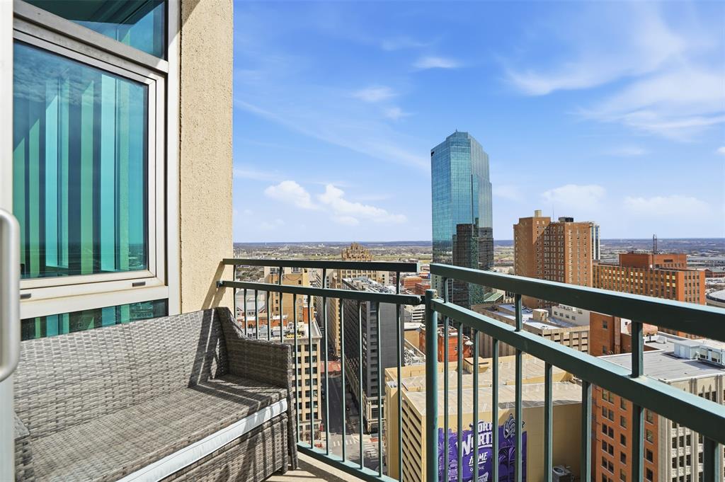 500 Throckmorton Street 2111