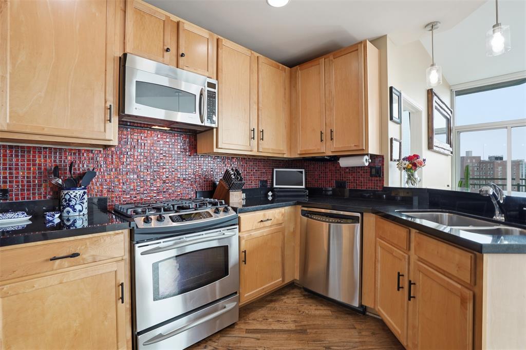 500 Throckmorton Street 2111