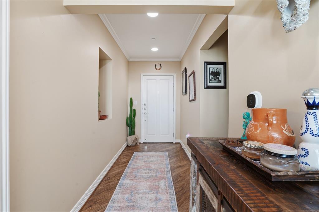 500 Throckmorton Street 2111