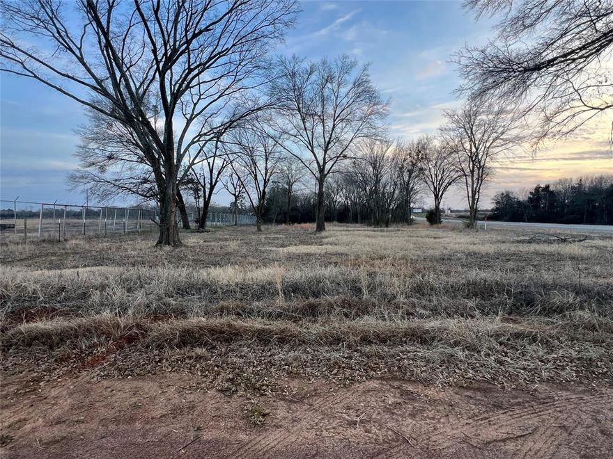 This 1-acre lot is located off Hwy 37 just outside of Winnsboro, offering easy access to town and a prime location. Perfect for building
your dream home or investment opportunity in a growing area. See today!