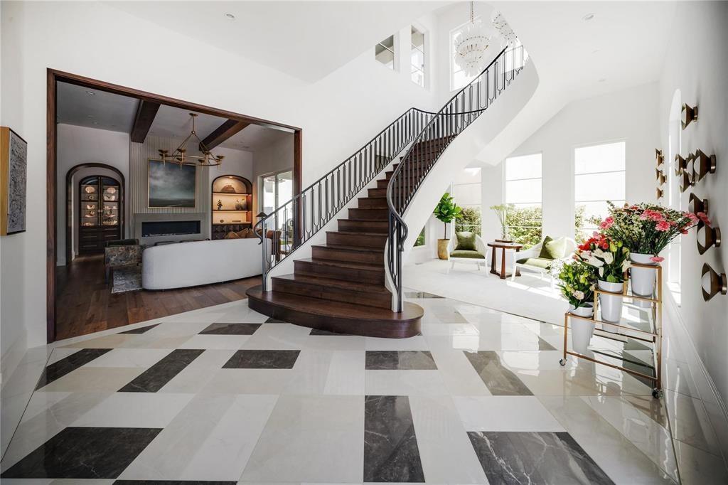 1824 Riviera Lane