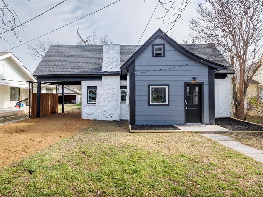 Charming Newly Renovated Home in Town.
Discover modern comfort with character and convenience in this beautifully renovated home located just a few blocks from Coggin Park and local grocery stores. Every detail has been thoughtfully updated with high-grade materials, creating a fresh and inviting living space.

KEY FEATURES
Fully renovated interior with quality finishes throughout
Brand-new appliances included
Two comfortable bedrooms and one stylishly updated bathroom
Conveniently located stylish Coffee Bar
Fully fenced backyard offering privacy and space for pets, gatherings, or gardening
In-town location close to parks, shopping, and daily essentials
This move-in-ready home blends modern upgrades with everyday convenience—perfect for first-time buyers, downsizers, or anyone looking for a turnkey property in a great location. Call listing agent for details!