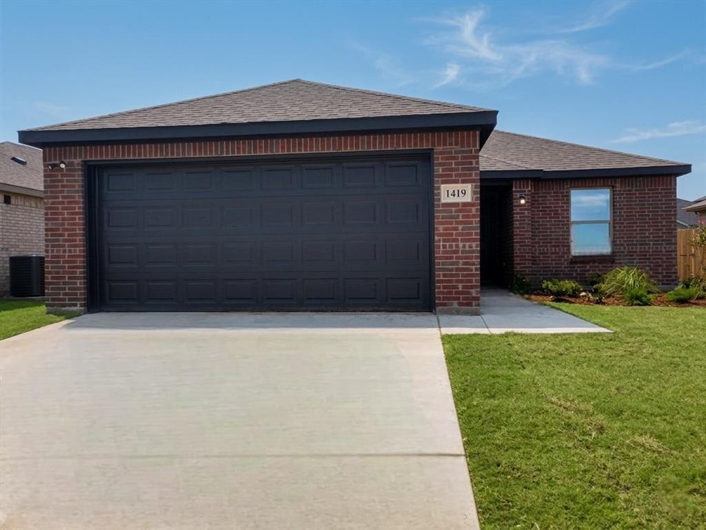 Photo of 1419 Warringwood Drive, Greenville, TX 75402 (MLS # 21258336)