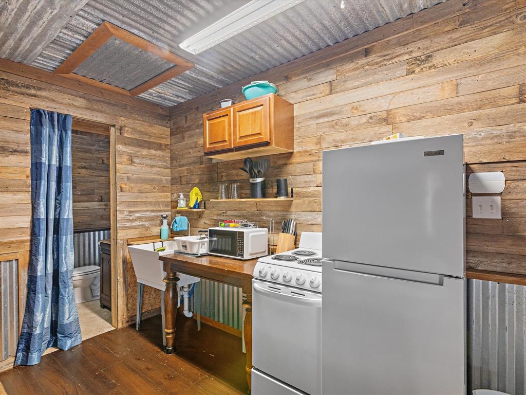 Bluebonnet Bay - Commercial Sale