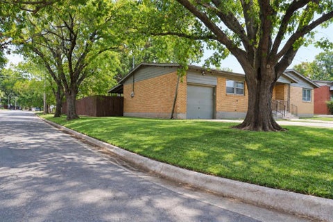 Photo of 6301 Greenlee Street, Fort Worth, TX 76112 (MLS # 21396800)