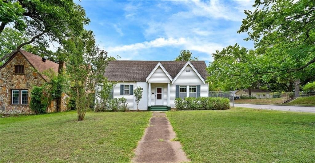 Photo of 2728 Cumberland Avenue, Waco, TX 76707 (MLS # 21157609)