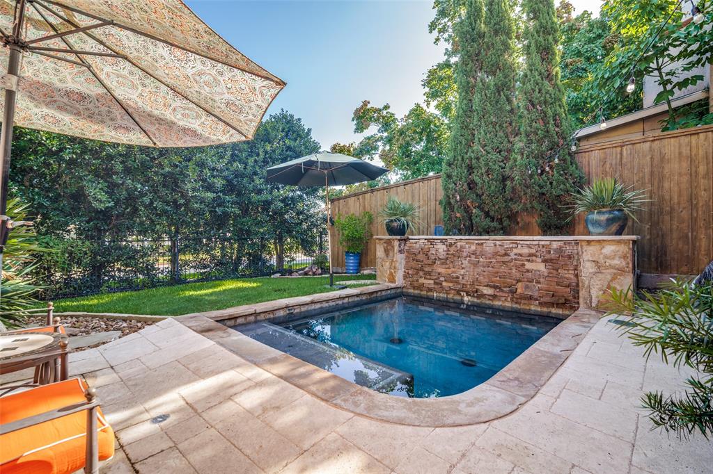 3306 Lakeside Drive