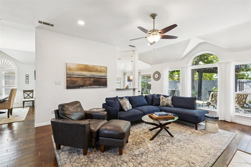 1207 Glenbury Court