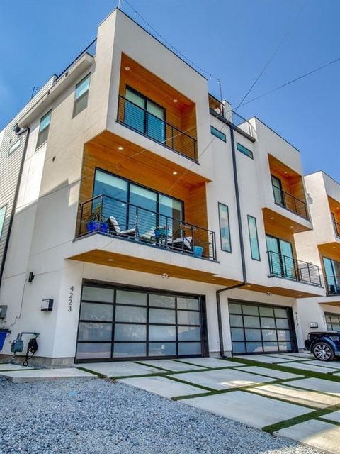 Photo of 4223 Munger Avenue, Dallas, TX 75204 (MLS # 21332152)