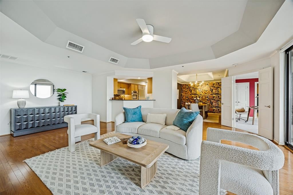 5909 Luther Lane 2104