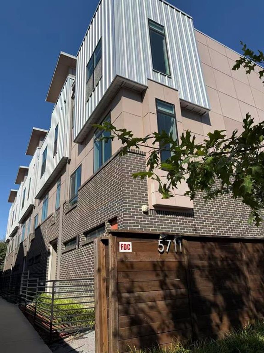 2019 Modern Townhouse  . This stunning modern three-story townhouse offers 2,050 SF of stylish living with 2 bedrooms and 2.5 bathrooms, plus a massive 560+ SF rooftop terrace perfect for entertaining or relaxing under the Dallas skyline.
The second floor features an open-concept kitchen, dining, and living area, while the third floor hosts two spacious bedrooms, each with its own bathroom.
High-efficiency design includes:
Energy Star appliances
Pre-wiring for solar panels and electric-car charging station
LED smart-home features
Tankless water heaters
Refrigerator included
The rooftop terrace also offers a flexible bonus room, ideal for a home office, guest suite, or gym. A private yard adds additional outdoor space for gatherings or pets.