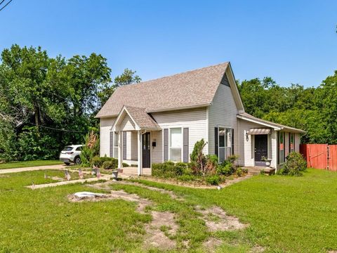 Photo of 108 N Illinois Street, Celina, TX 75009 (MLS # 21335737)
