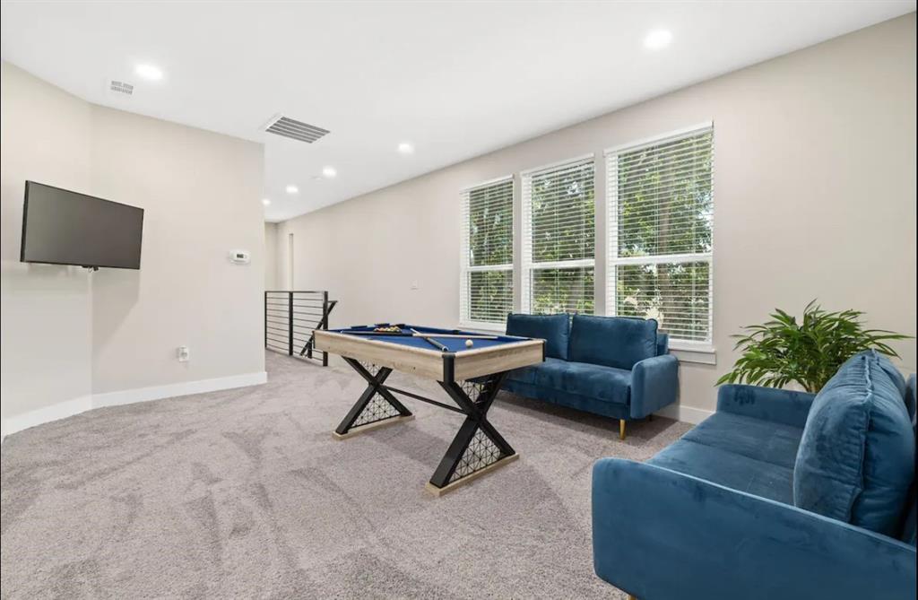 Roosevelt Manor 1st Inst - Residential Lease