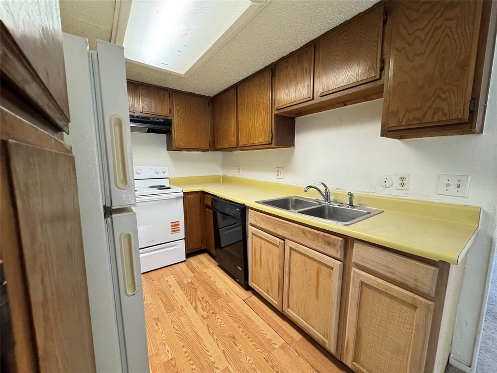 Oaks On The Lane Condo Ph 01 - Residential