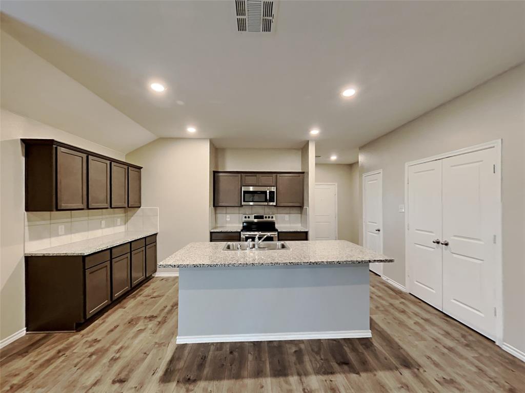 Highland Mdws Ph III - Residential Lease