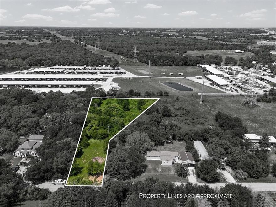 1+ Acre lot with lots of character and a water meter! Offered at the perfect stage for you to clear the trees you don’t want, keep the ones you do. Enjoy the peaceful country feel just minutes from Waco. Come take a walk, fall in love, and pick the perfect spot to build your dream home!