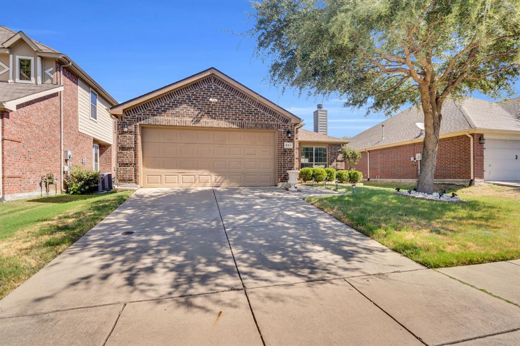 821 Lake Worth Trail