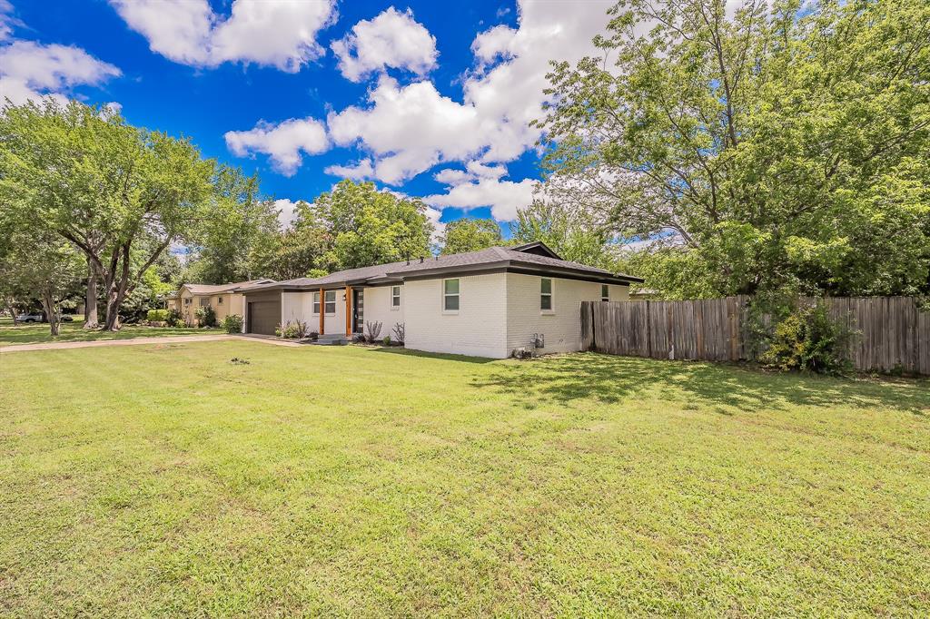 828 Glenda Drive