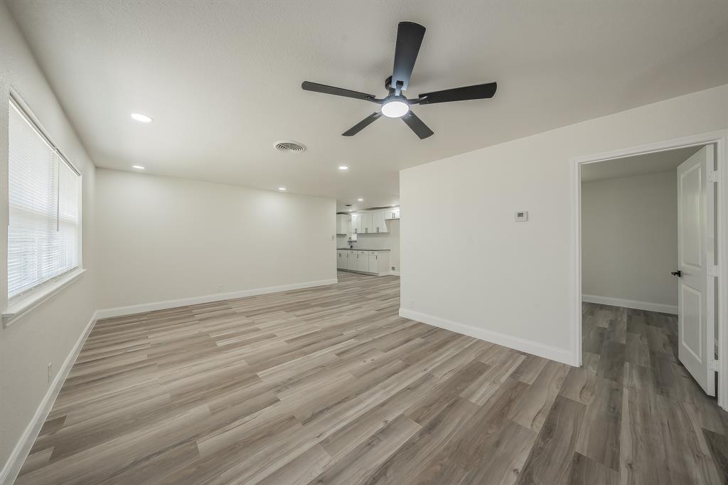 828 Glenda Drive