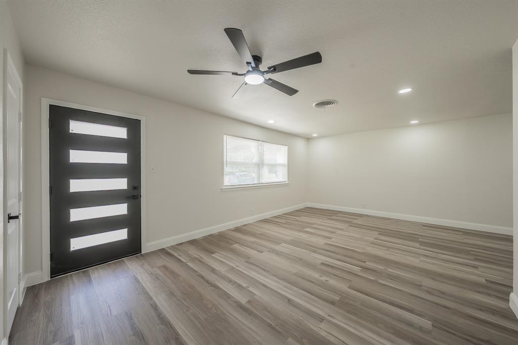 828 Glenda Drive