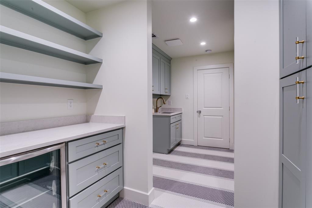 Schreiber Manor 01 Inst - Residential