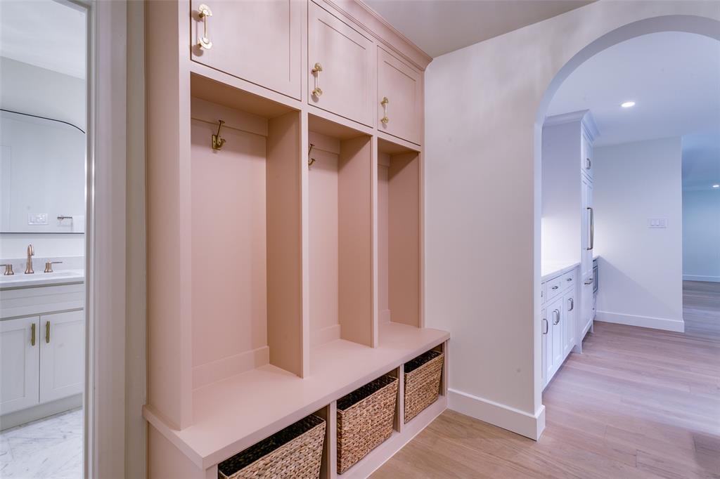 Schreiber Manor 01 Inst - Residential