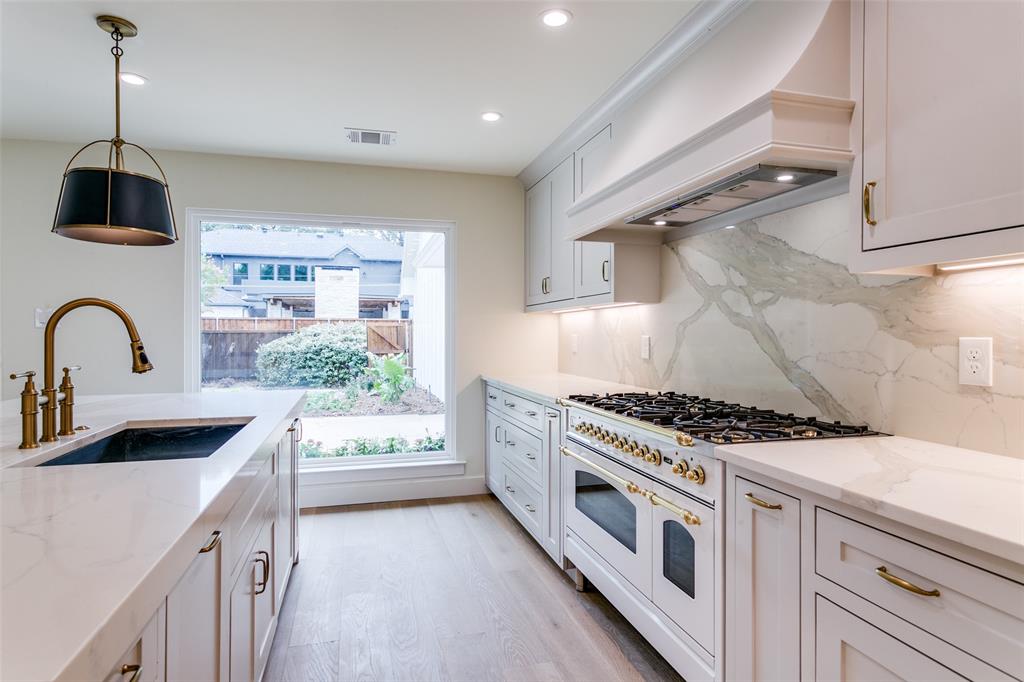 Schreiber Manor 01 Inst - Residential