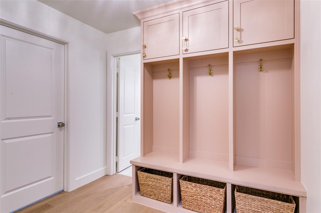 Schreiber Manor 01 Inst - Residential