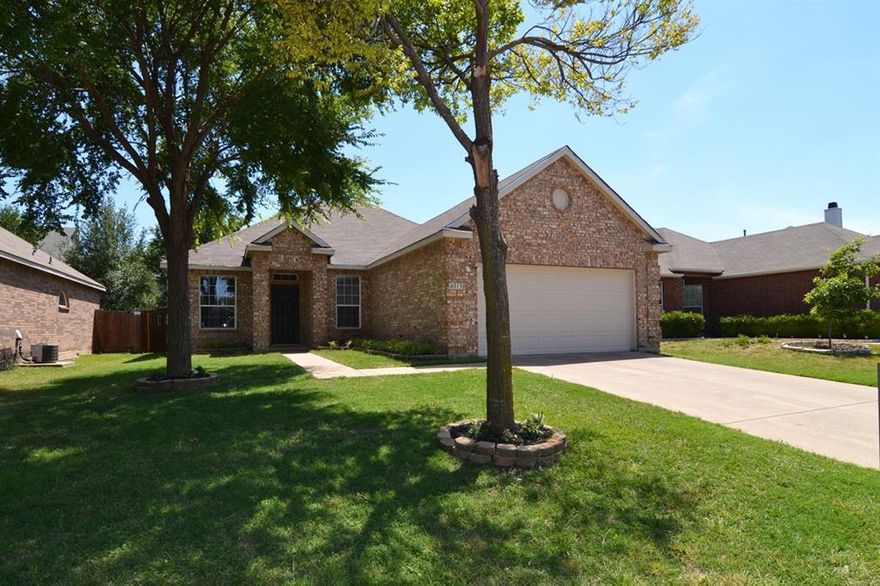 AVAL NOW - Updated one story home with 3BR, 2 Bath, Closed to Walker Elementary,  Granite counters, wood look tile floors, upgraded shower in master, 2 Extra large second & third bedrooms, Sprinkler System, Gas logs, Covered patio. Hidden Creek Subdivision offers Bike Trails, an Olympic-size pool, Roller Hockey, an Amphitheater & a pavilion. Submit TAR application for applicants over 18, provide income verification & copy of DL# . ** See transaction desk for lease application instructions. Buyer's agent and tenant to verify all measurements and property information, School information, and amenities.