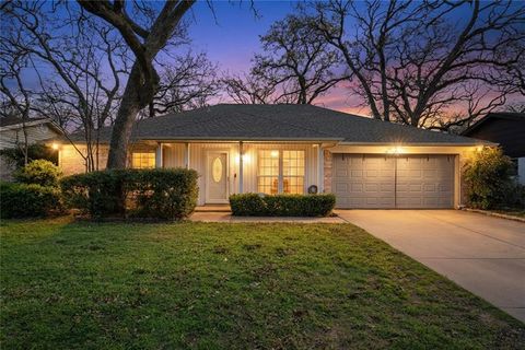 Photo of 3002 Lynnwood Drive, Arlington, TX 76013 (MLS # 21211150)