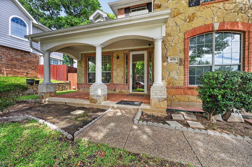 656 Links View Court